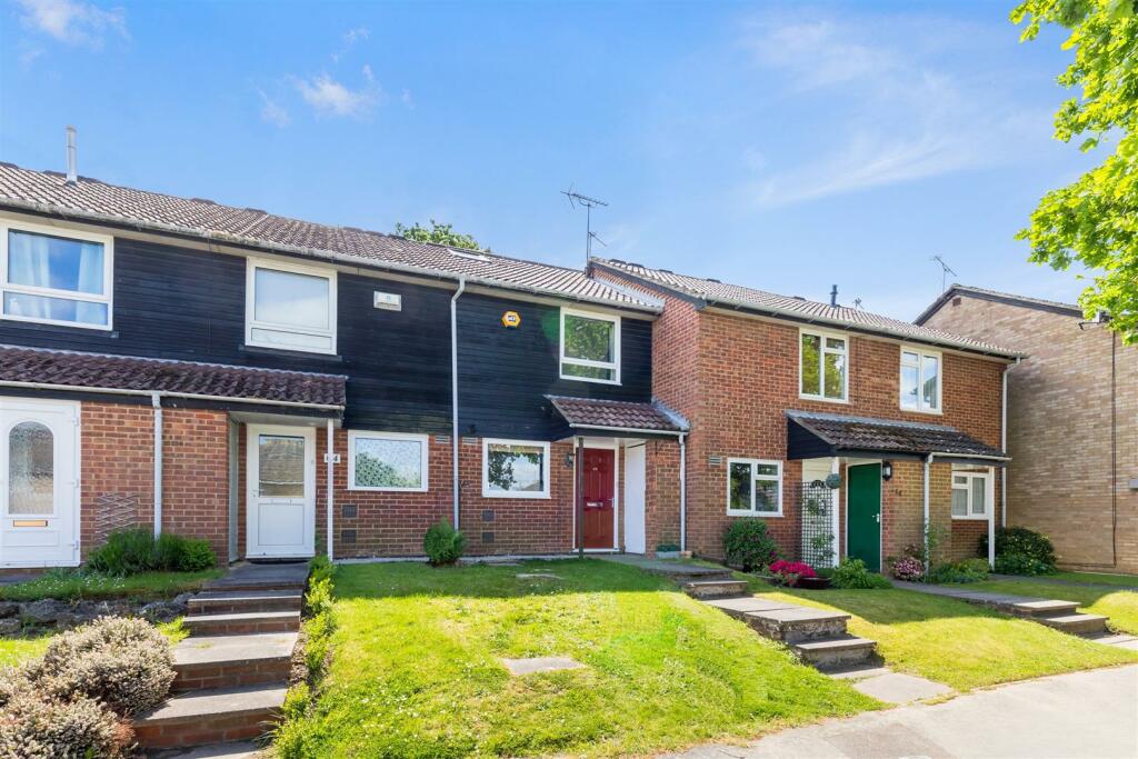 3 bedroom house for sale in Drake Close, Horsham, RH12