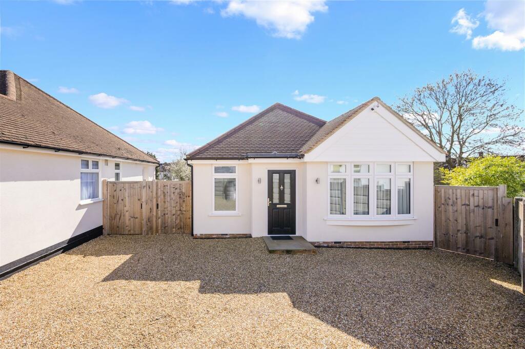 1 bedroom detached bungalow for sale in Kirby Close, Stoneleigh, KT19