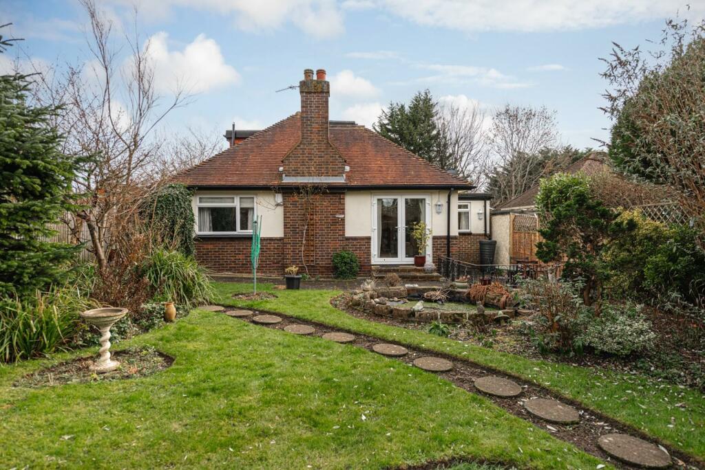 3 bedroom chalet for sale in Meadow Walk, Ewell, KT17