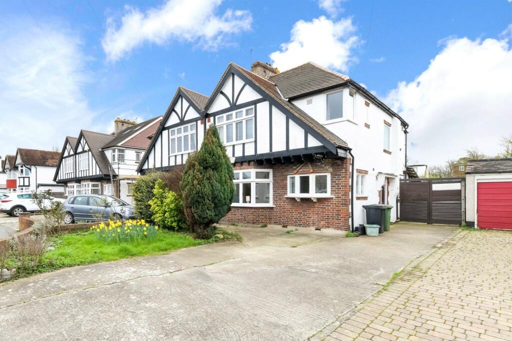 3 bedroom semidetached house for sale in Chadacre Road, Stoneleigh, KT17