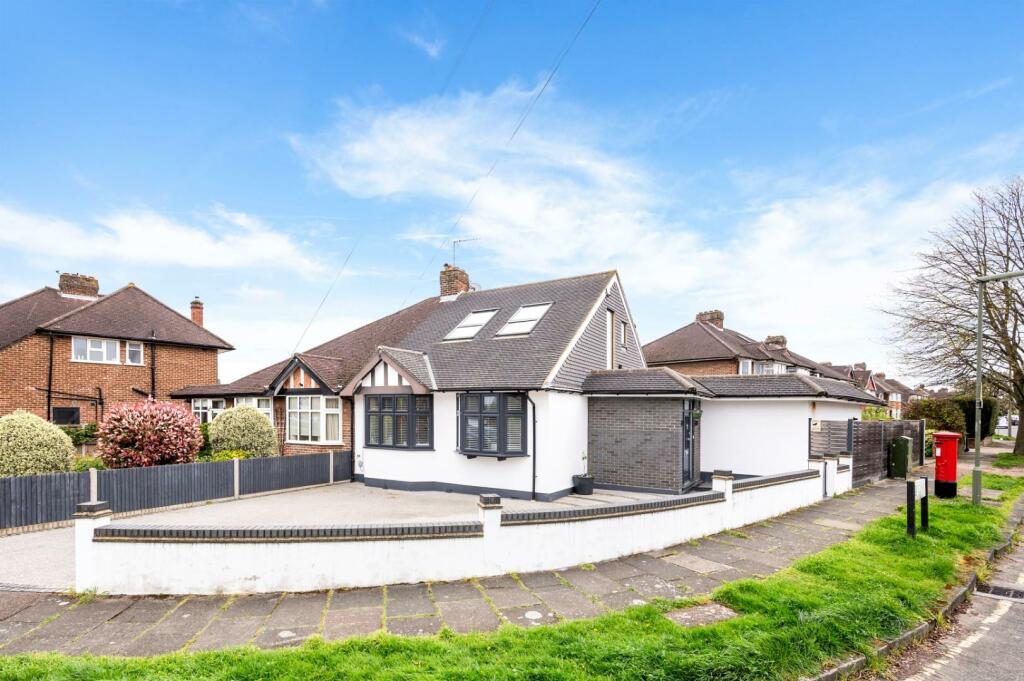 4 bedroom semidetached bungalow for sale in Stoneleigh Crescent, Stoneleigh, KT19