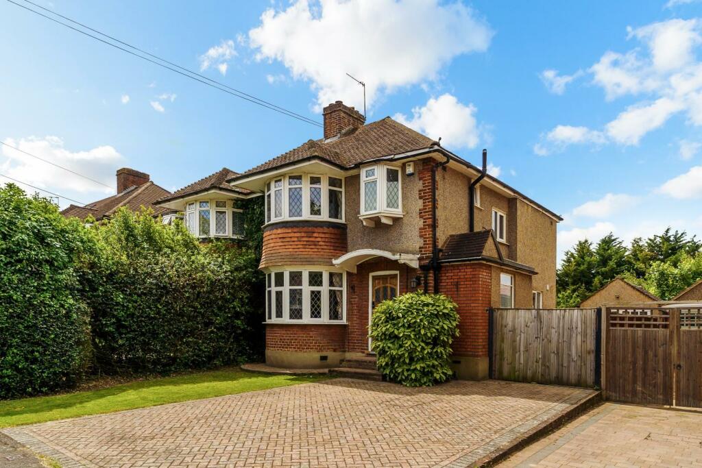 3 bedroom semidetached house for sale in Elmwood Drive, Stoneleigh, KT17