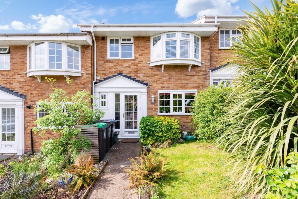 Main image of property: Leas Close, Chessington