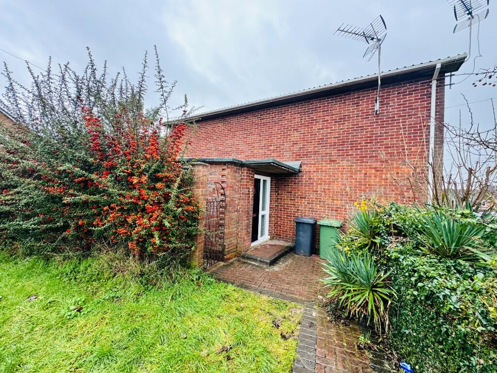 Main image of property: Elizabeth Road, Basingstoke, Hampshire, RG22