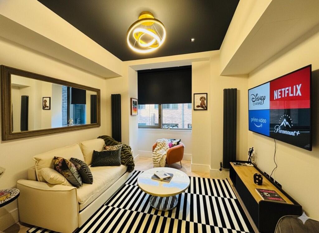 Main image of property: High Road, Whetstone,London, N20