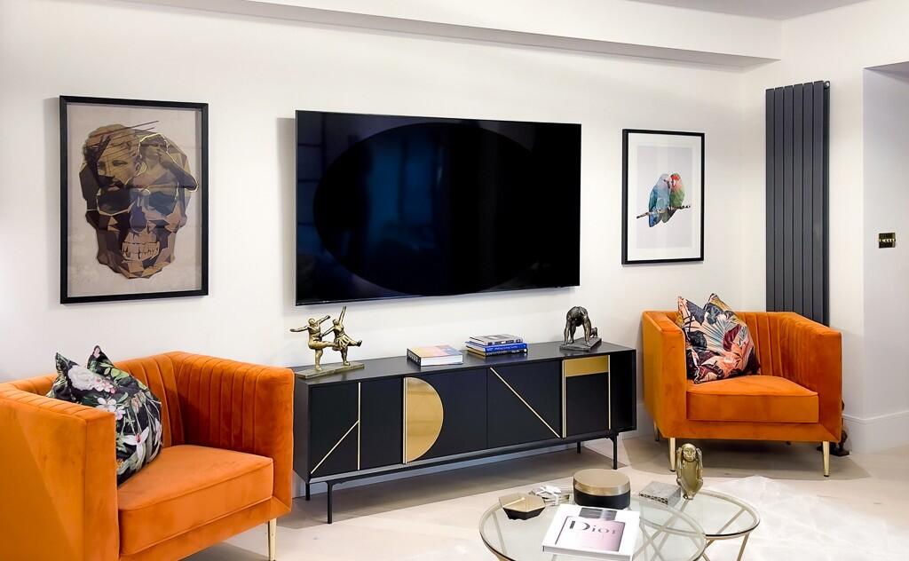 Main image of property: 1238 High Road, London, N20