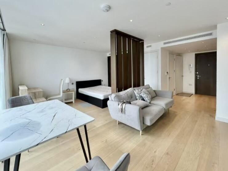 Main image of property: Marsh Wall, London, E14