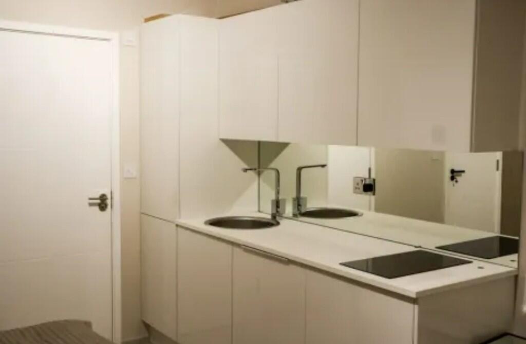 Main image of property: Green Walk, London, NW4