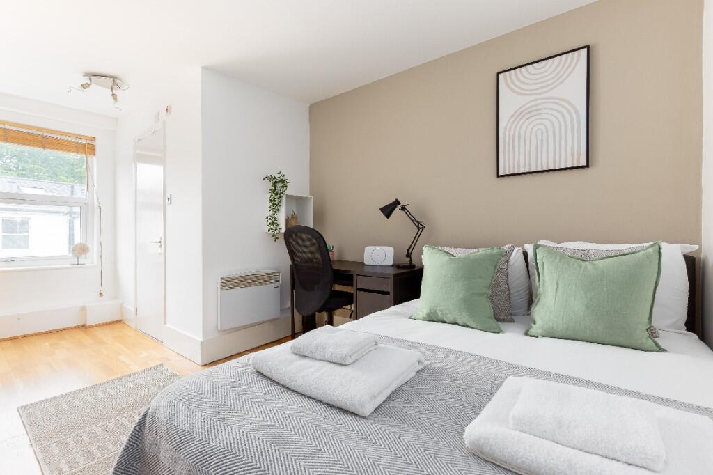 Main image of property: 4C, 9 Leinster Gardens, London, W2