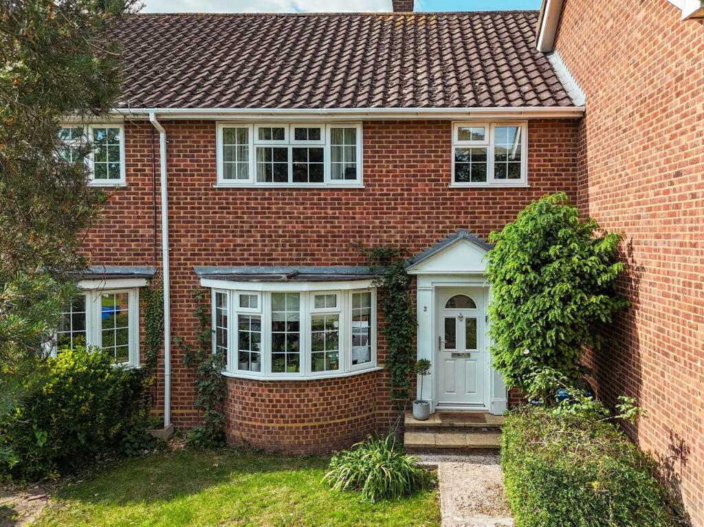 Main image of property: Ray Park Road, Maidenhead, SL6 8PZ