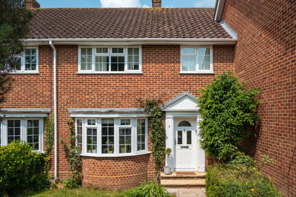 Main image of property: Ray Park Road, Maidenhead, SL6 8PZ