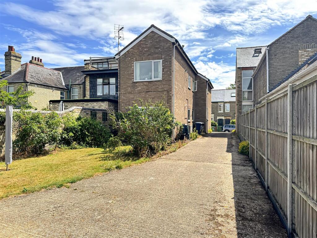 Main image of property: Garden Walk, Cambridge, CB4