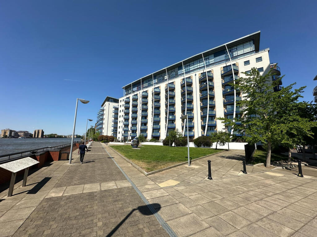 Main image of property: Nova Building, Canary Wharf, London E14