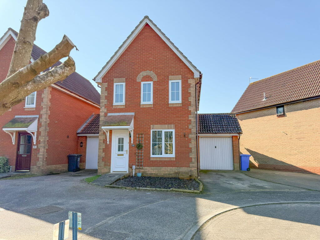 Main image of property: Peak Dale, Carlton Colville, Lowestoft, NR33 8UZ