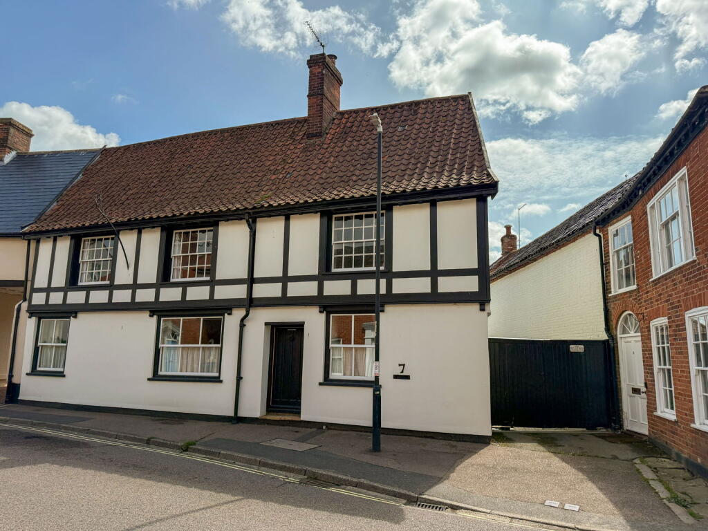 Main image of property: Ballygate, Beccles, NR34 9NA