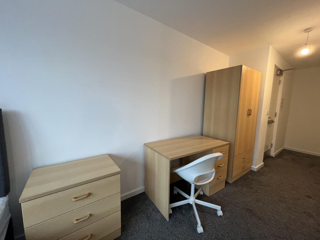Main image of property: Flat 18B, 59-61 Clarendon Road, LS2 9NZ