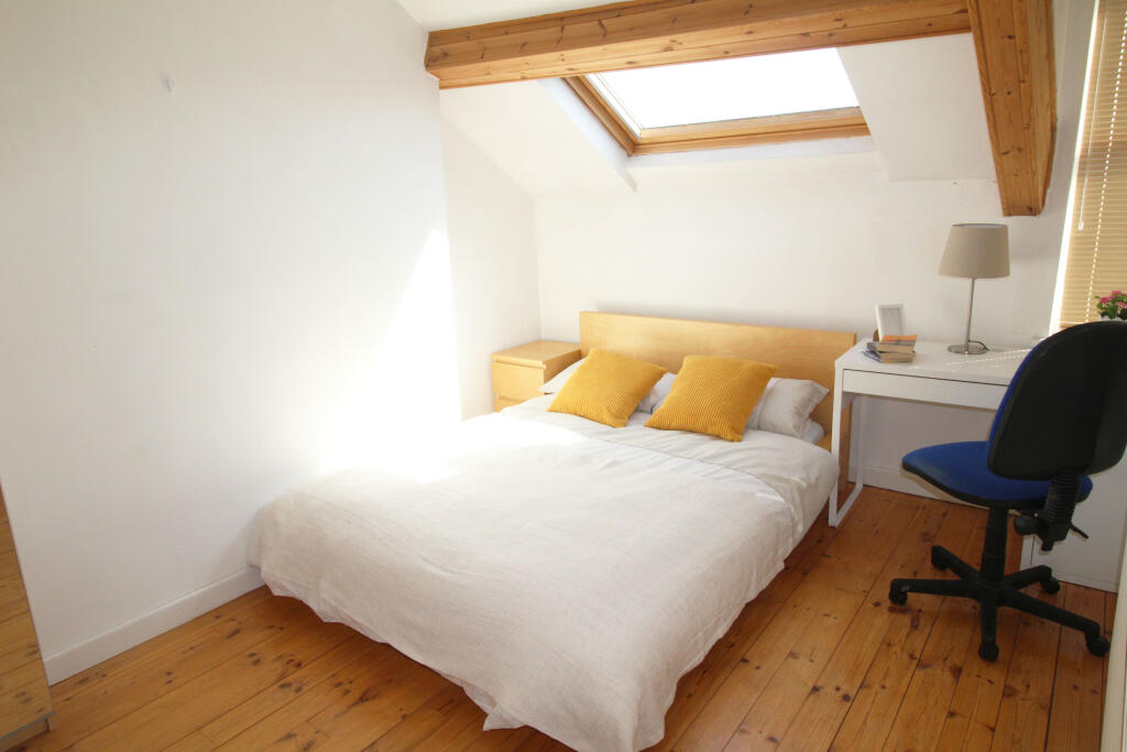 Main image of property: Flat 4, 51 Clarendon Road, LS2 9NZ