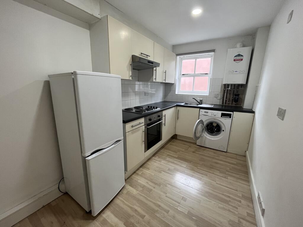 Main image of property: 158A Woodsley Road , Flat 8, LS2 9LZ