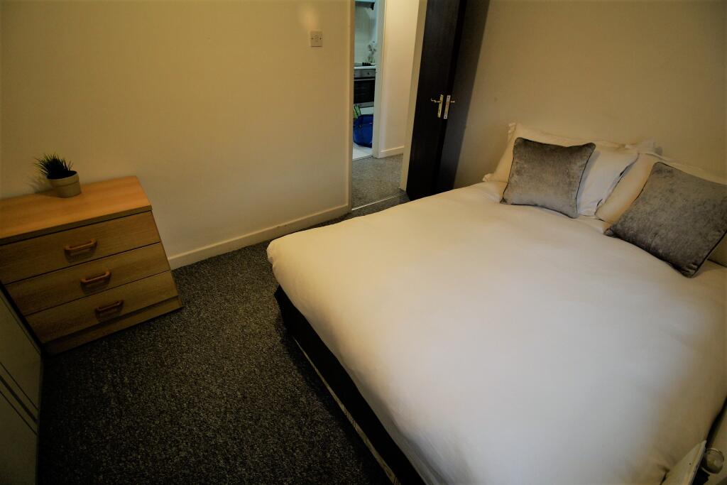 Main image of property: 158A Woodsley Road , Flat 7, LS2 9LZ
