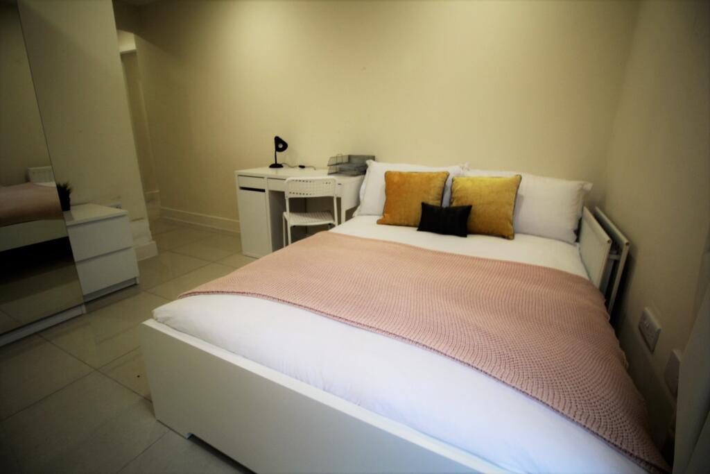 Main image of property: Flat 77, 205 Clarendon Road, Leeds, LS2 9DU