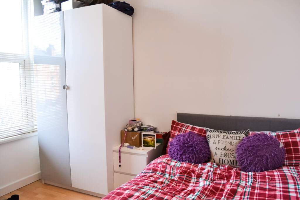 Main image of property: Flat 4, 11 Brudenell Road, LS6 1HA