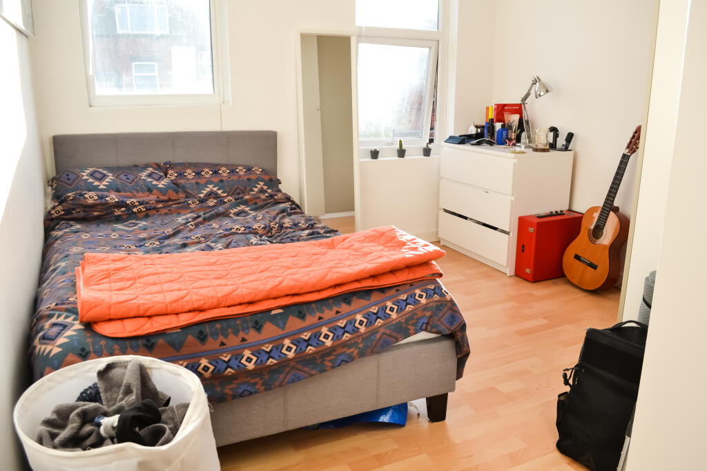 Main image of property: Flat 3, 11 Brudenell Road, LS6 1HA