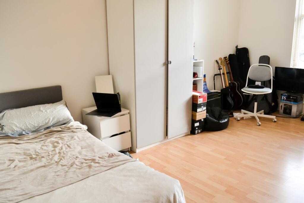 Main image of property: Flat 2, 11 Brudenell Road, LS6 1HA
