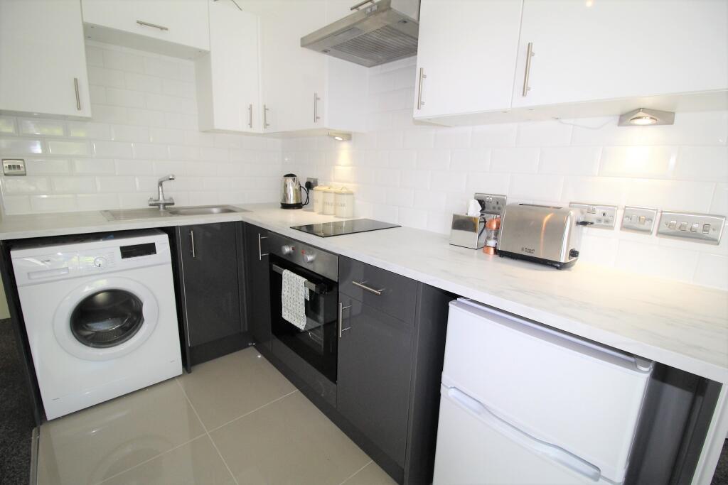 Main image of property: Flat 2B, 1 Kelso Road, LS2 9PR