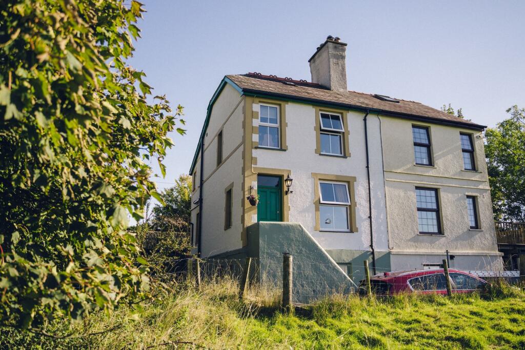 Main image of property: Coetmor, Llanwnda, Caernarfon