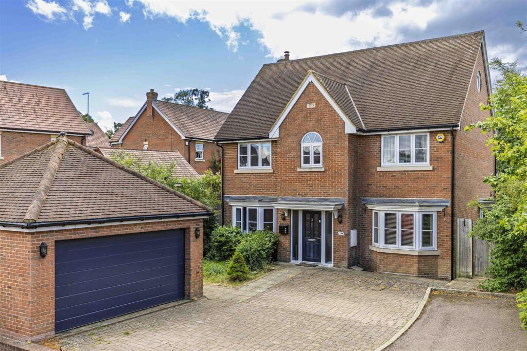 Main image of property: Deacons Place, Buntingford, SG9 9FT