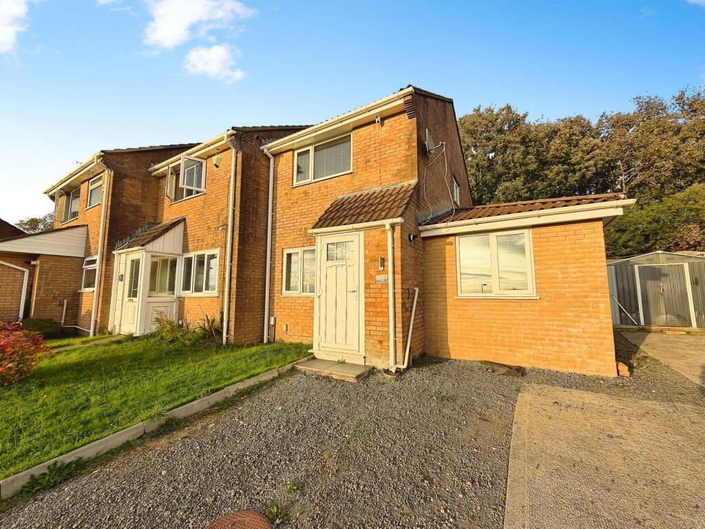 Main image of property: Bronwydd, Birchgrove, Swansea, SA7 9QJ