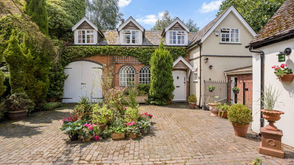 Main image of property: Birmingham Road, Shenstone Wood End, Lichfield, WS14 0LF