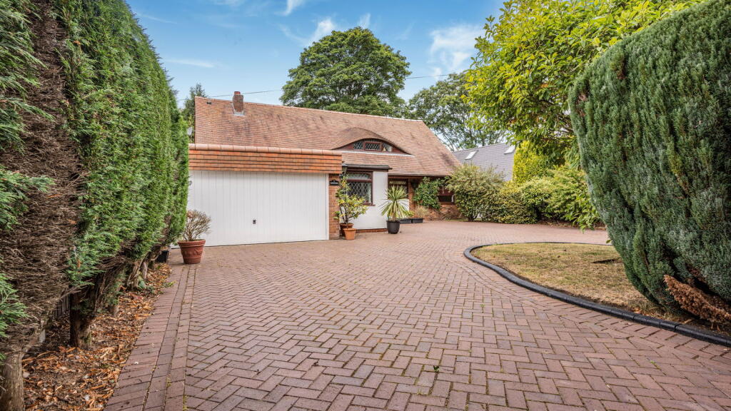 Main image of property: Middleton Road, Sutton Coldfield, B74 3EU