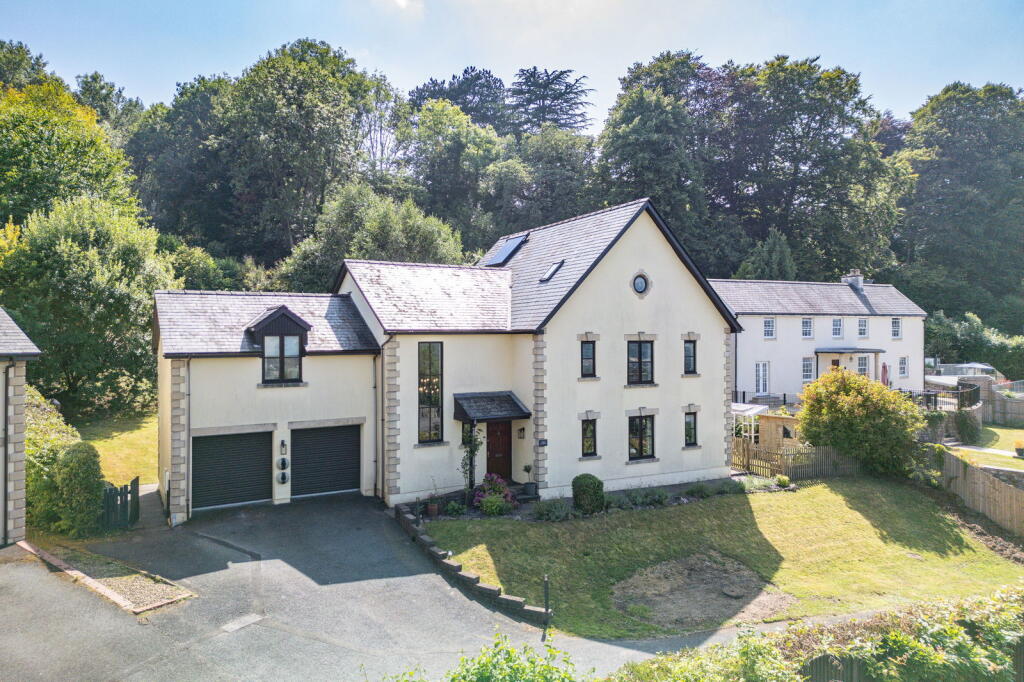 Main image of property: High Willows, Govilon