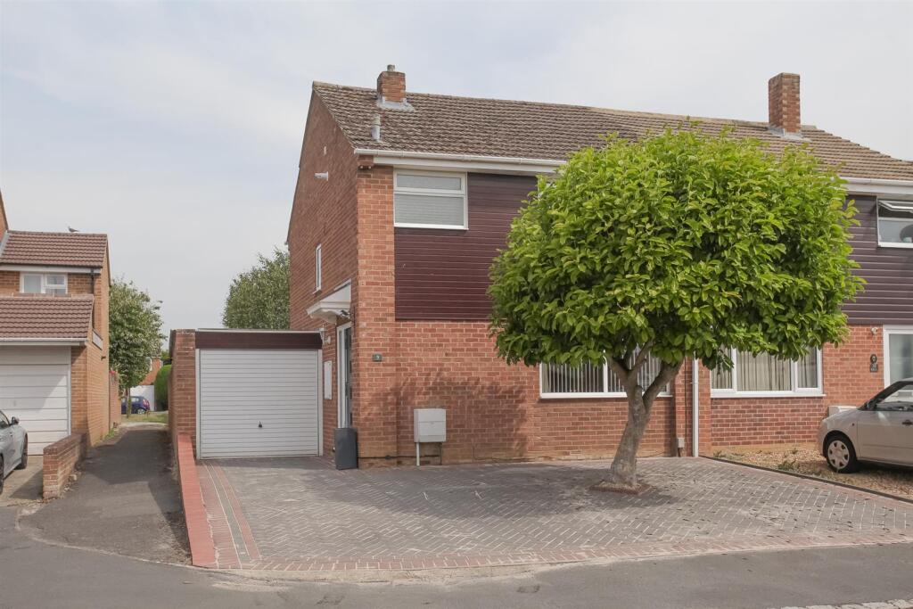Main image of property: Magnolia Close, Kidlington