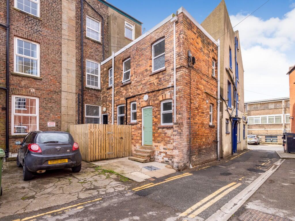 Main image of property: 5, 16 Alma Square, Scarborough, North Yorkshire, YO11
