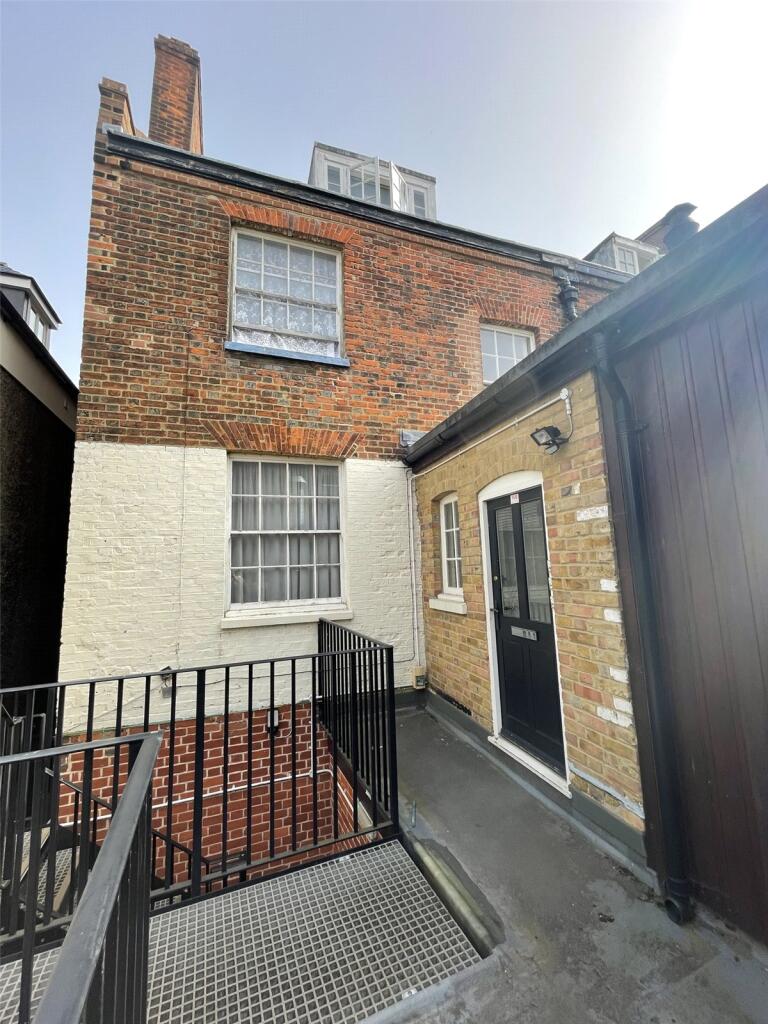 Main image of property: 146 High Street, Rochester, Kent, ME1