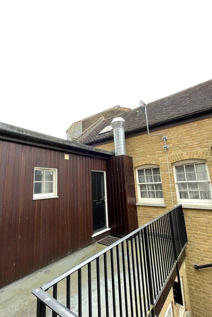 Main image of property: 146 High Street, Rochester, Kent, ME1