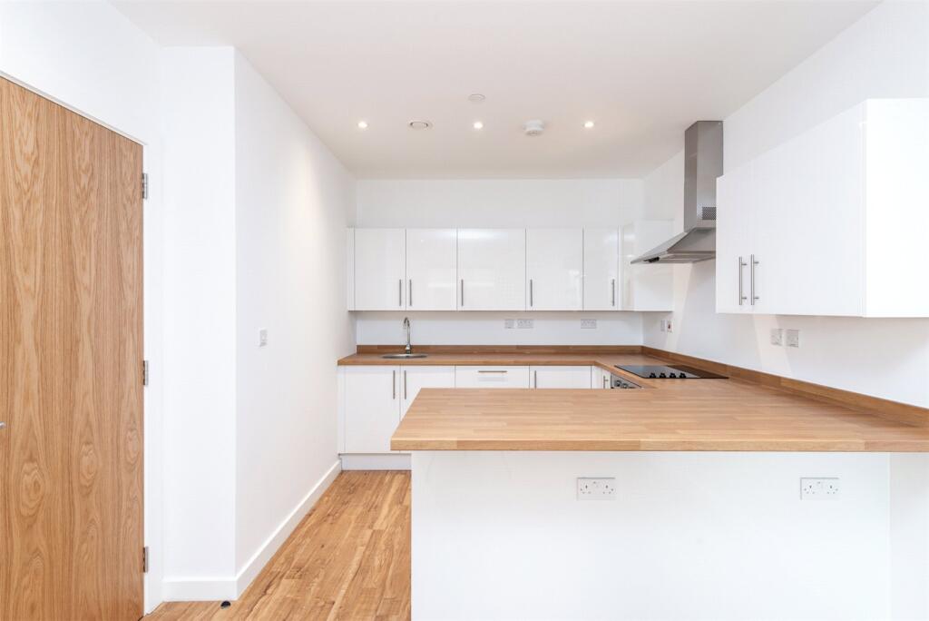 Main image of property: Chatham Waters, South House, Gillingham Gate Road, Gillingham, ME4