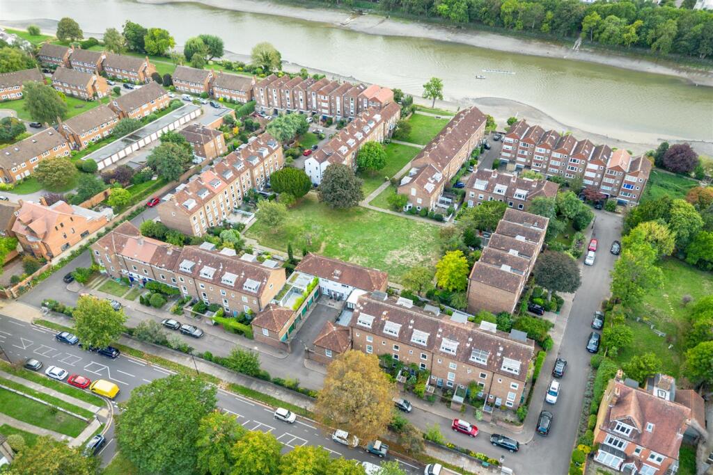 Main image of property: Hartington Road, W4