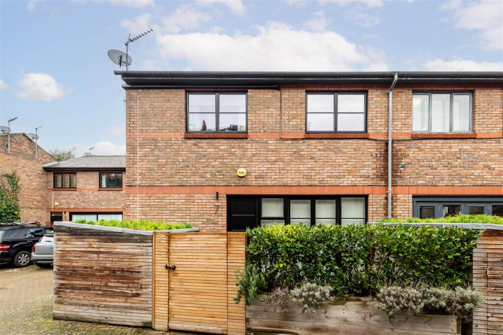 Main image of property: Ravenscourt Park, W6