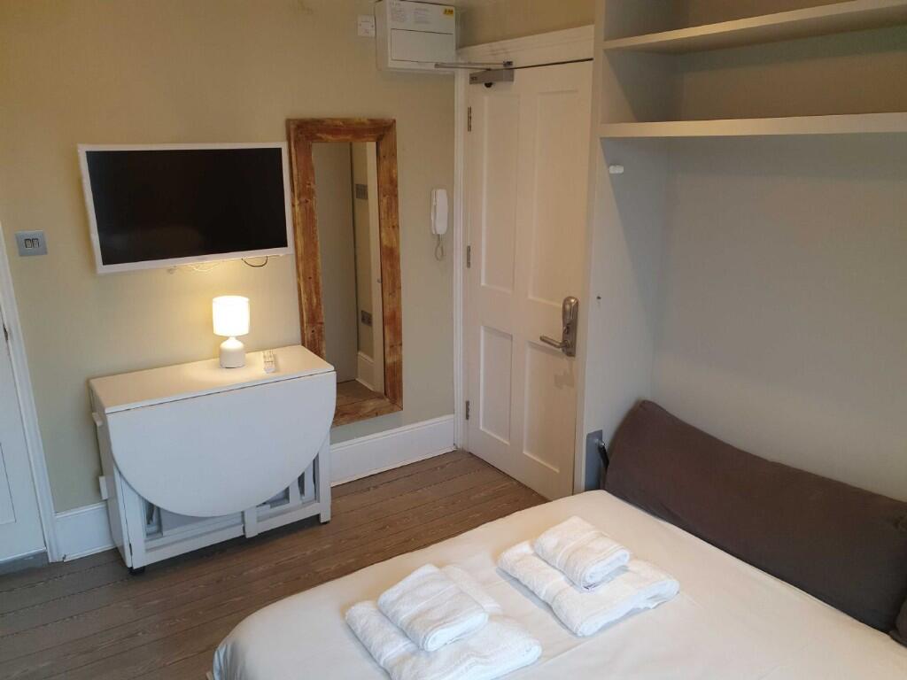 Main image of property: Top Floor Flat 31, 193 Gloucester Place, London, NW1