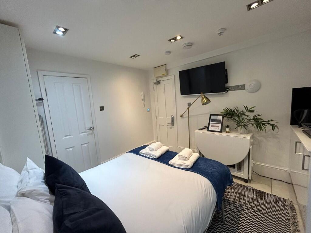 Main image of property: Basement Flat B2, 191 Gloucester Place, London, NW1