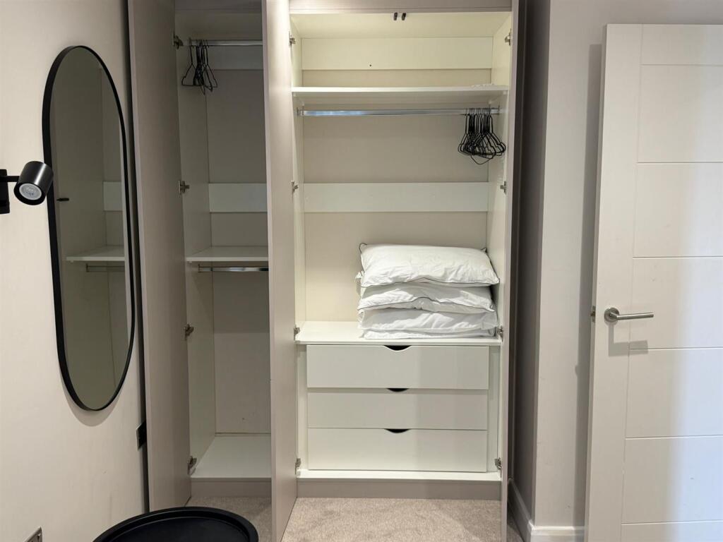 Main image of property: Flat 85, 53, Centenary House, North Street Leeds, LS2 8JB