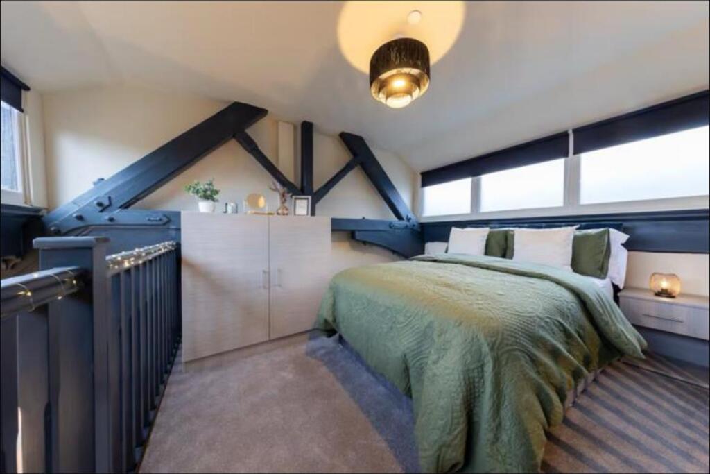 Main image of property: 147A The Headrow, Leeds