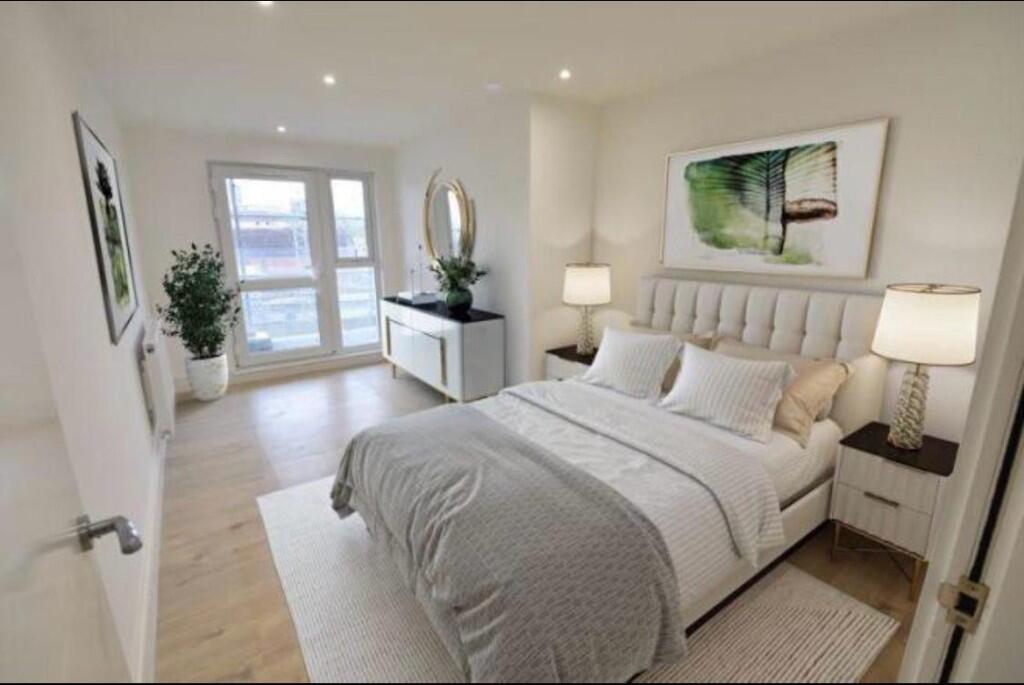 Main image of property: Midland Road, Luton, Bedfordshire, LU2