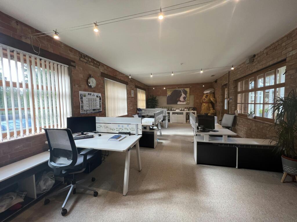 Office 8 Landscape.jpg