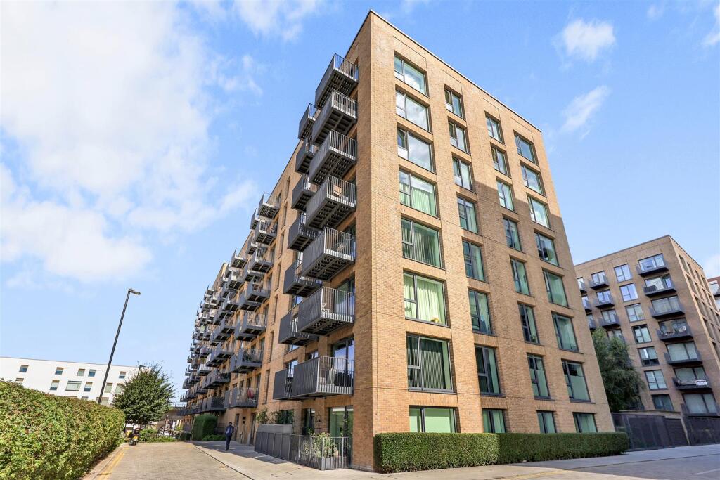 Main image of property: Banyan Court | Royal Warf | Pontoon Dock | London