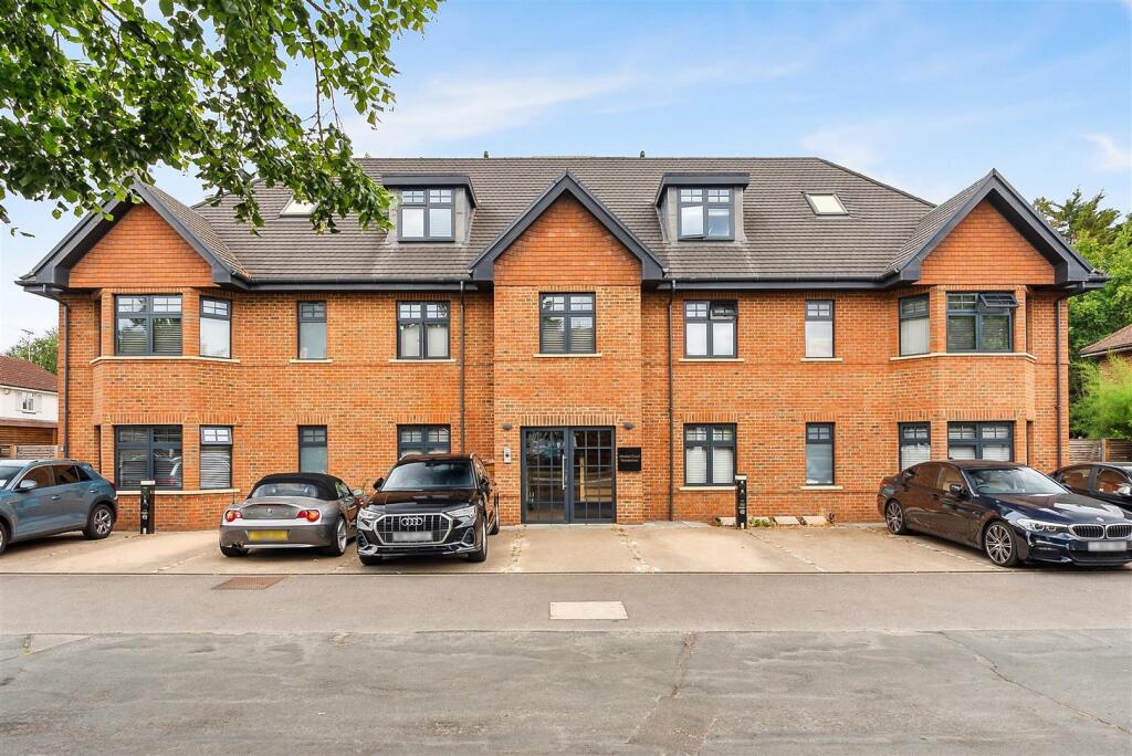 Main image of property: The Broadway, Hampton Court Way, Thames Ditton