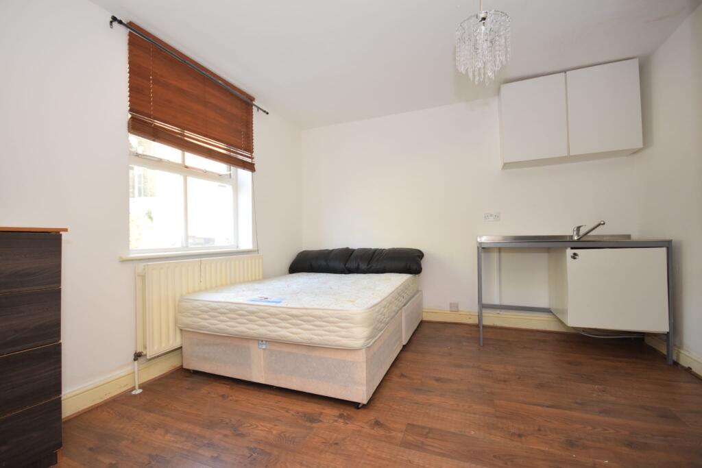 Main image of property: 58 Summercourt Road, London, E1 0SQ